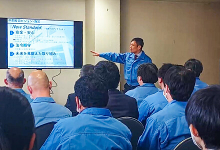 写真：会社の方針発表会の様子