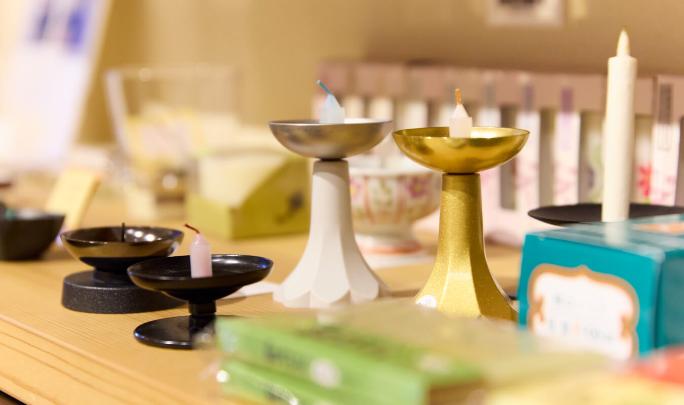 写真：豊富な仏具の数々