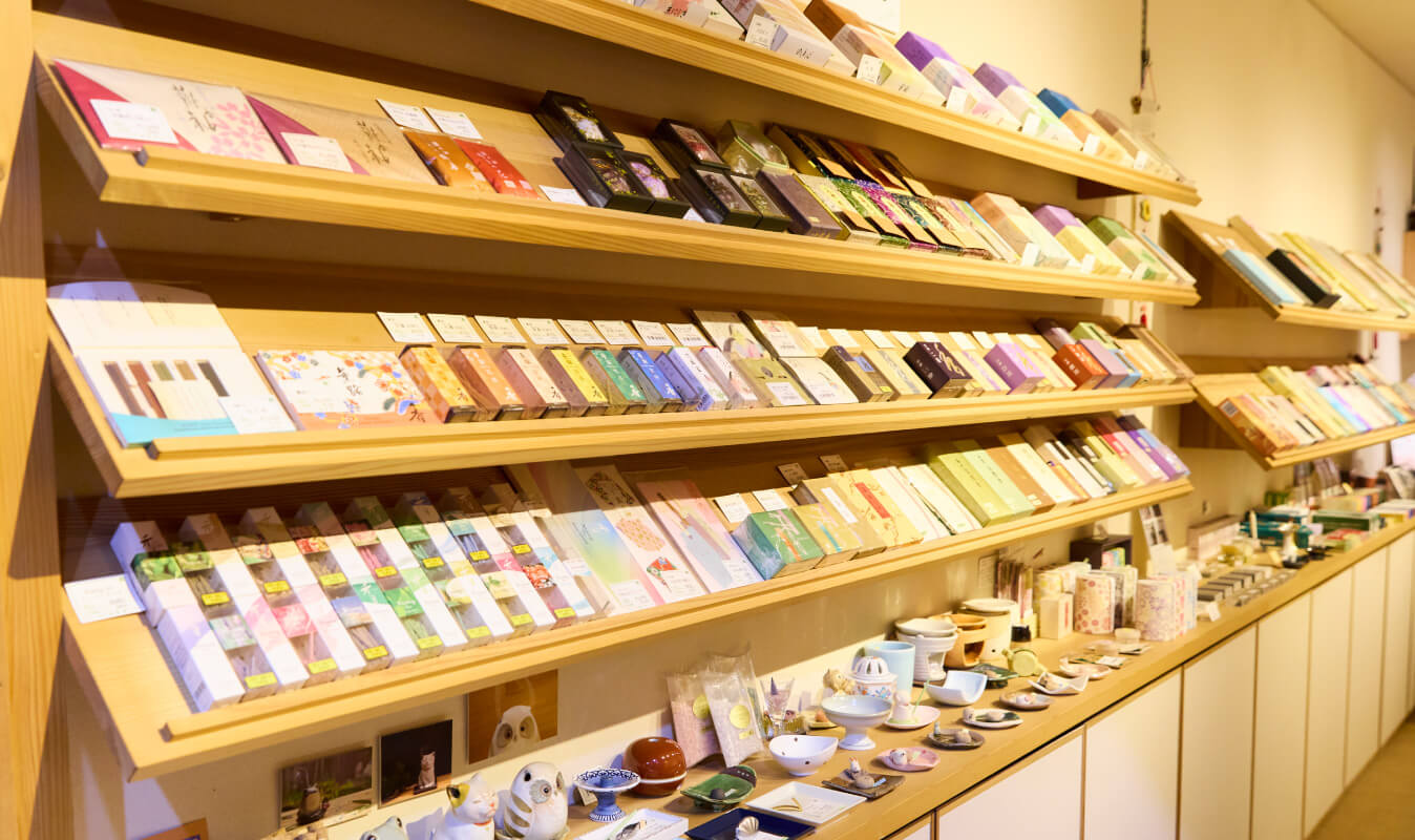 写真：豊富な仏具の数々